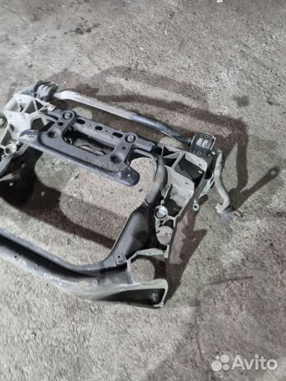 Подрамник передний W220 S320 Mercedes