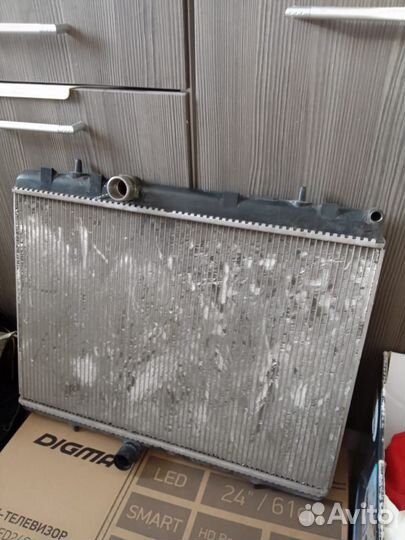 Радиатор охлаждения двигателя Peugeot 308 2008