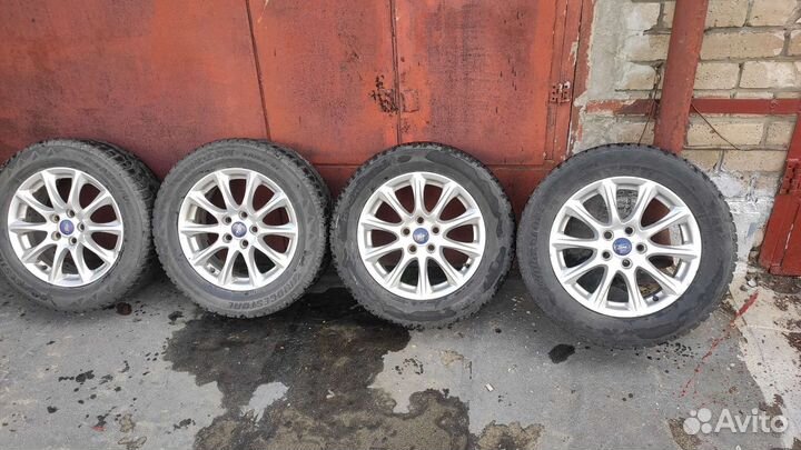 Bridgestone Blizzak Spike-01 215/60 R16