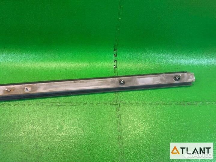 Полозья для сдвижной двери правый nissan caravan