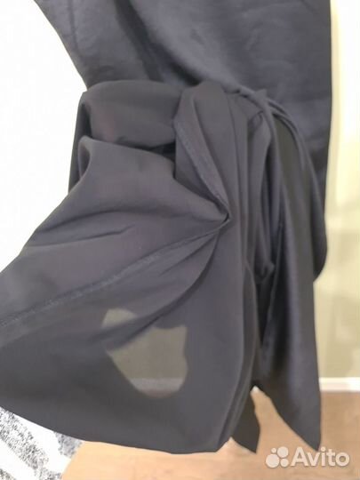 Черное платье в бельевом стиле