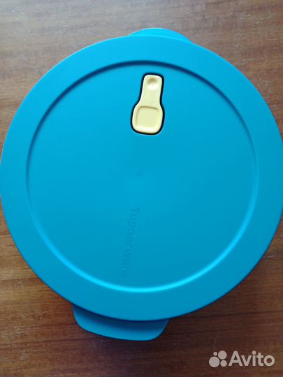 Tupperware контейнер