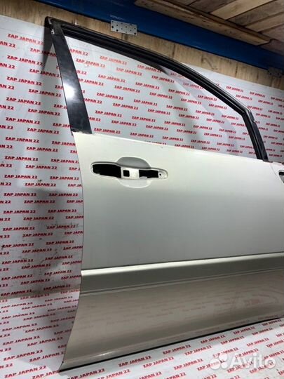 Дверь передняя правая Toyota Harrier MCU15 1mzfe