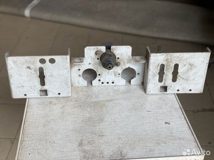 Кронштейн розетки полуприцеп Шмитц