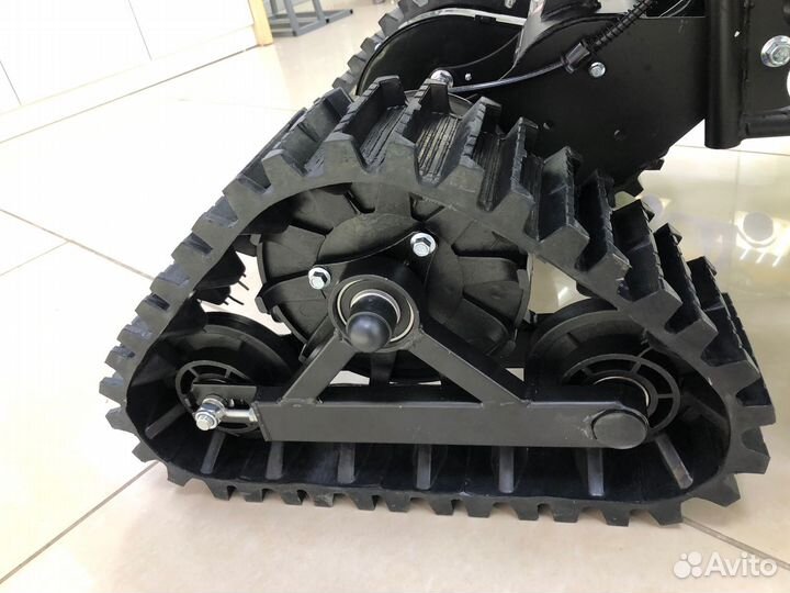 Электроснегоход Gekkon 1300W колеса в комплекте