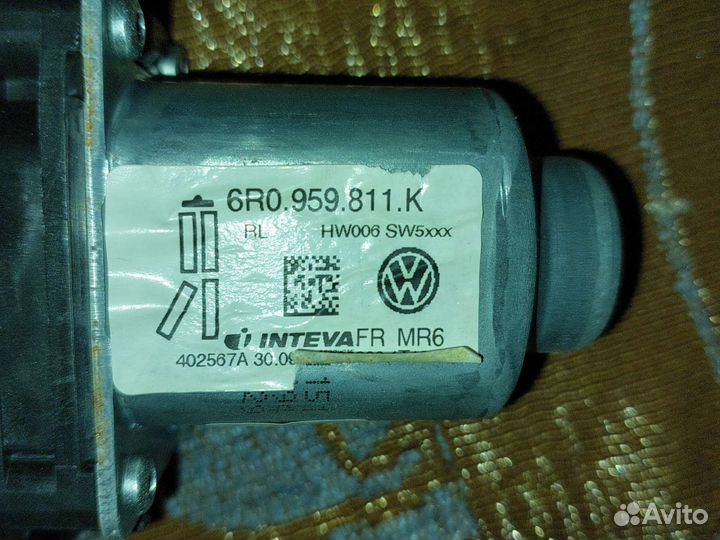 Моторчик стеклоподъемника задний левый Skoda Fabia