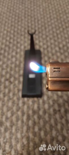 Зажигалка пистолет на подставке