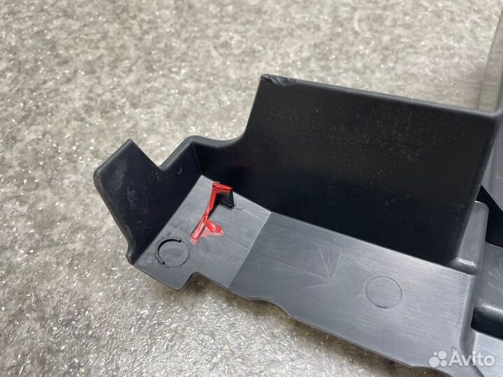 Крышка двигателя Mercedes-Benz E-Class W210