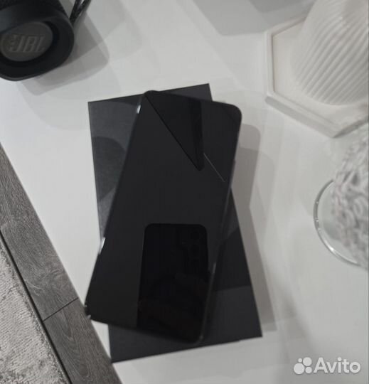 Samsung Galaxy S22, 8/256 ГБ