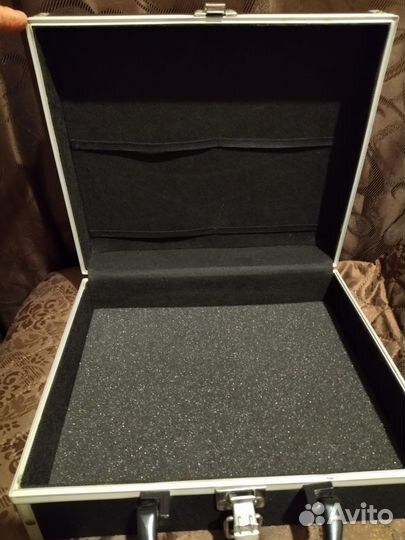 Чемодан для парикмахерских инструментов