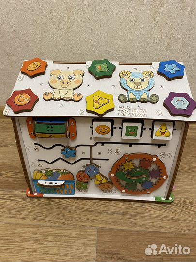 Бизиборд домик