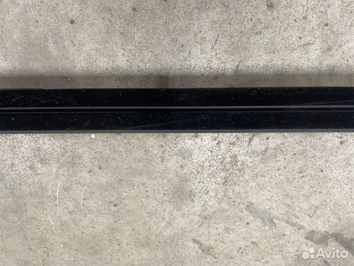 Уплотнитель стекла двери передний левый Bmw X5 G05