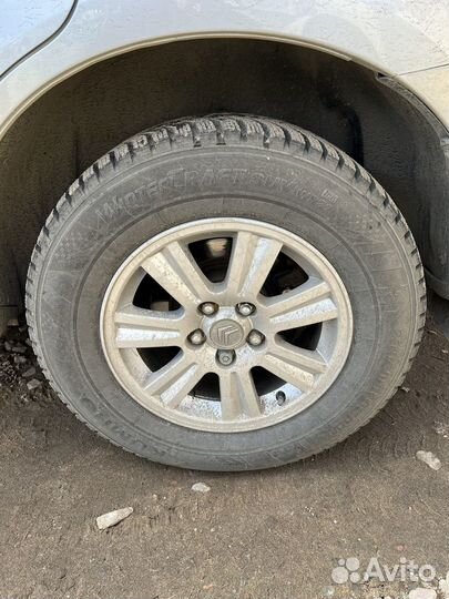 R16 Kumho WinterCraft SUV Ice WS31 215/70, PCD 5x114.3 DIA 16