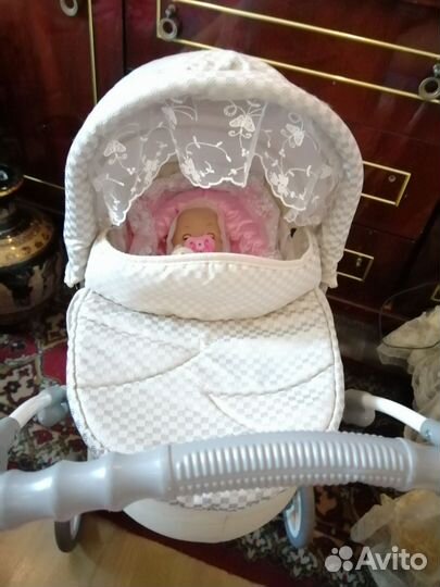 Кукольная коляска с куклой