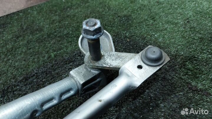 Трапеция стеклоочистителей в сборе W212