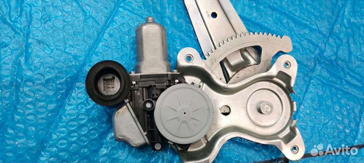 Стеклоподъёмник задней двери lexus LX 570 левый