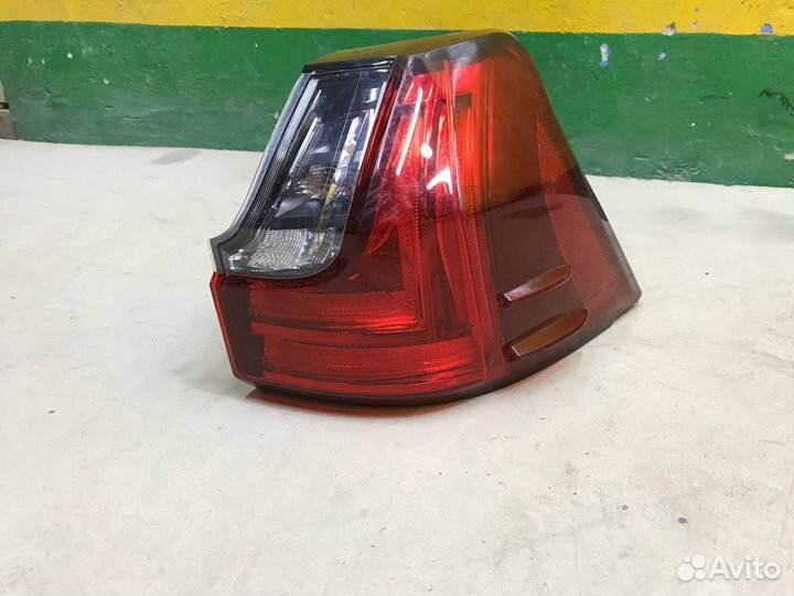 Фонарь задний правый Lexus LX 570