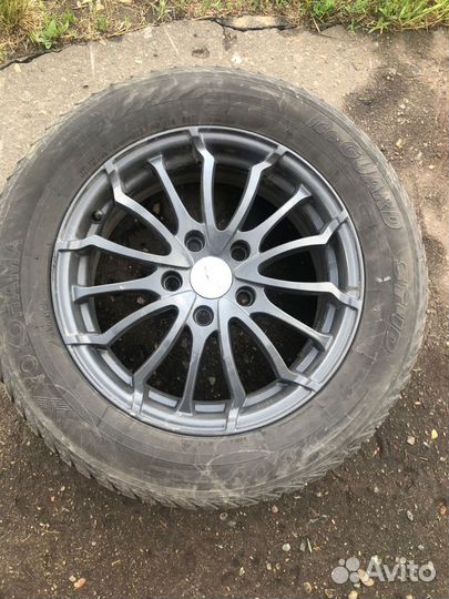 Yokohama Ice Guard Stud IG55 215/60 R16