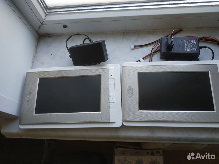 Видеодомофон XSL-V70C 3-х экранный