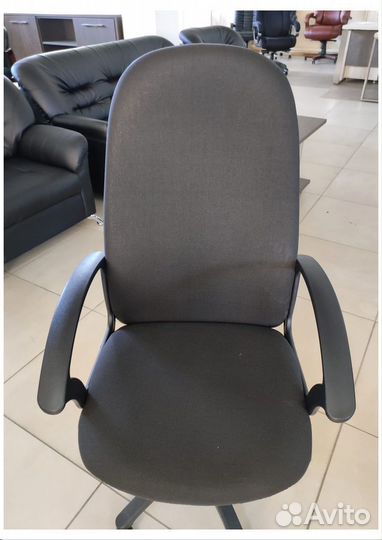 Офисное кресло