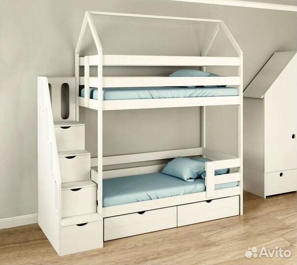 Двухярусная кровать домик с лестницей комодом