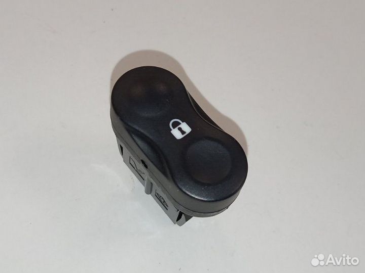 Кнопка центрального замка Nissan Almera G15