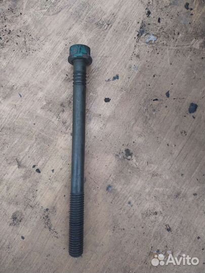 Болт головки блока цилиндров Volvo F12