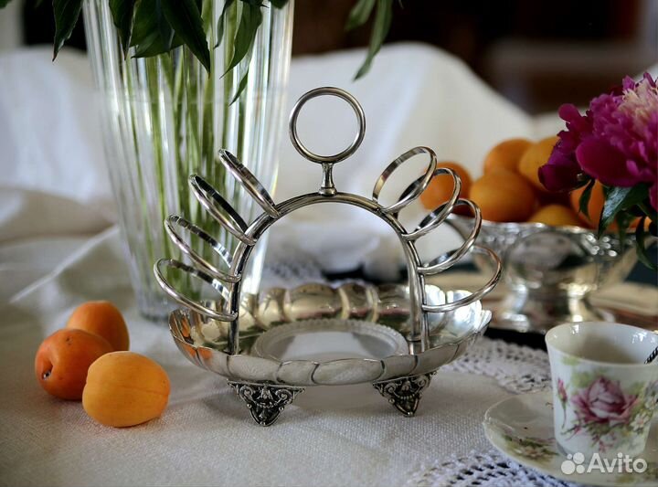 Антикварная подставка для завтрака