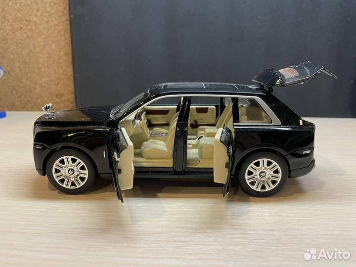 Коллекционная можель Rolls Royce Cullinan
