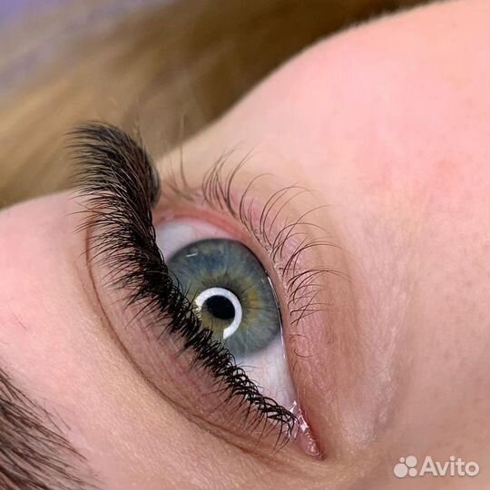 Наращивания ресниц на анатомической кушетки