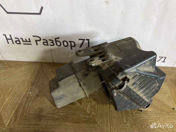 Корпус воздушного фильтра Mitsubishi Legnum