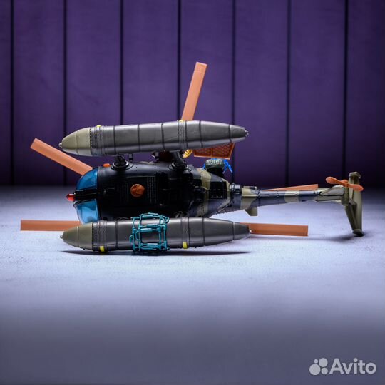 Игрушечная военная техника (вертолёт)