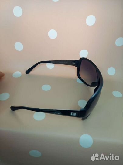 Солнцезащитные очки guess