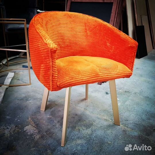 Стул кресло с золотыми ножками
