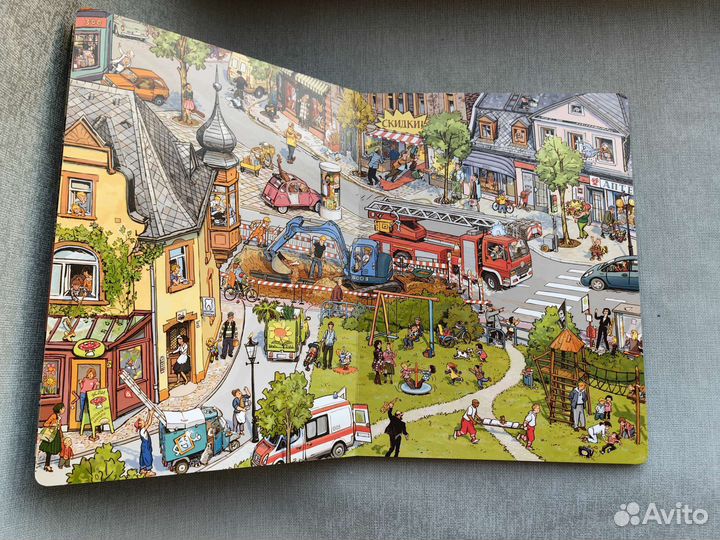 Детская книжка Виммельбух Однажды в городе