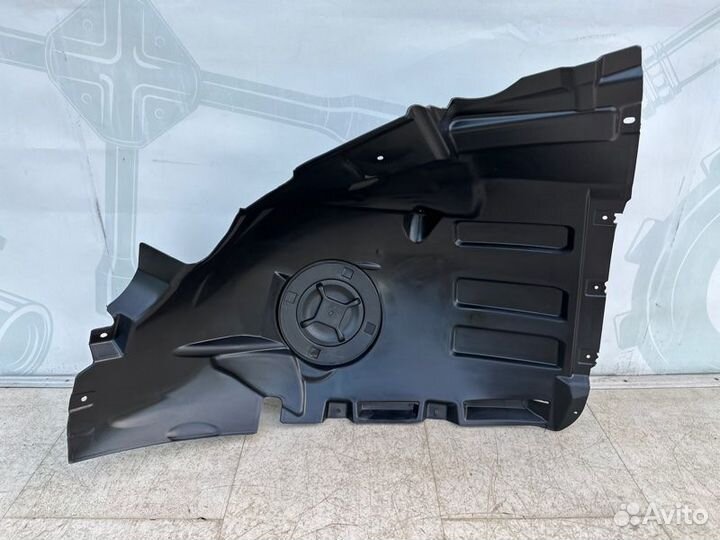 Подкрылок передний левый средняя часть Mercedes