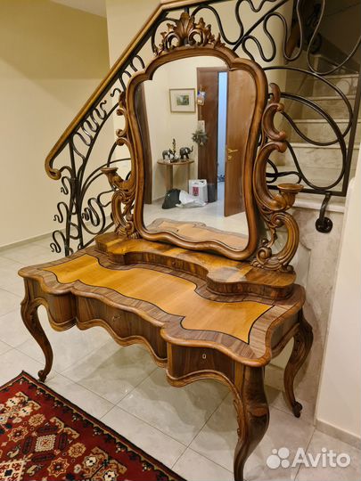 Антикварный туалетный стол 18-й век