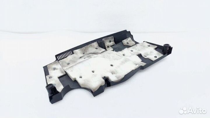 Б/У Крышка двигателя Состояние хорошее, оригинал