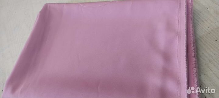 Отрезы тканей разные