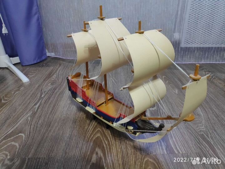 Модель корабля парусника 
