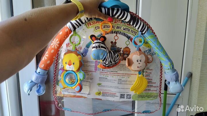 Дуга с игрушками