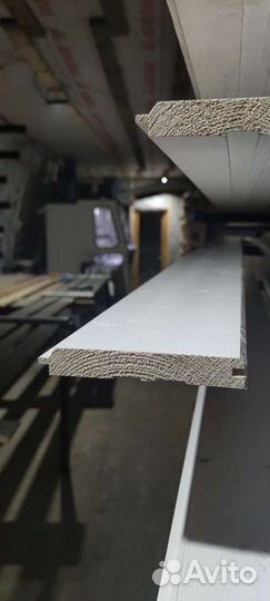 Покраска доски на станке