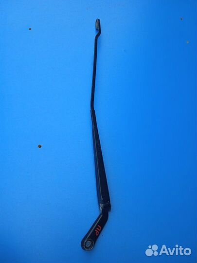 Поводок стеклоочистителя правый Skoda Октавия Тур