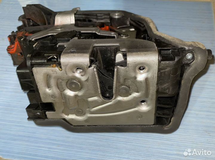 Замок дверной правый передний (правой передней две