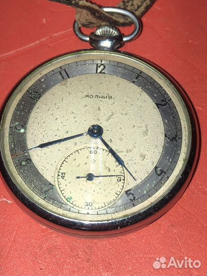 Тонкие карманные часы Молния. Колонны