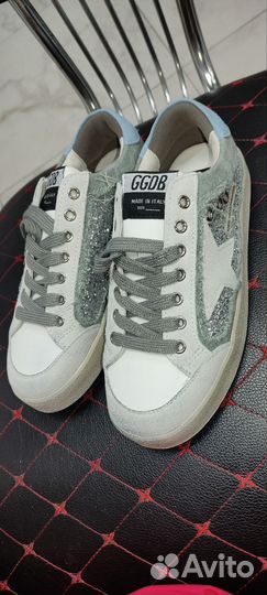 Кроссовки женские