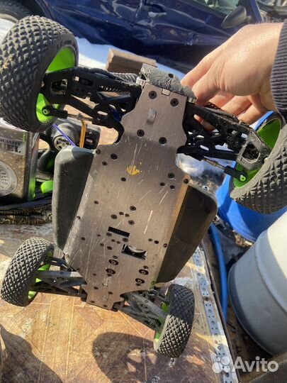 Бензиновая машинка на радиоуправлении