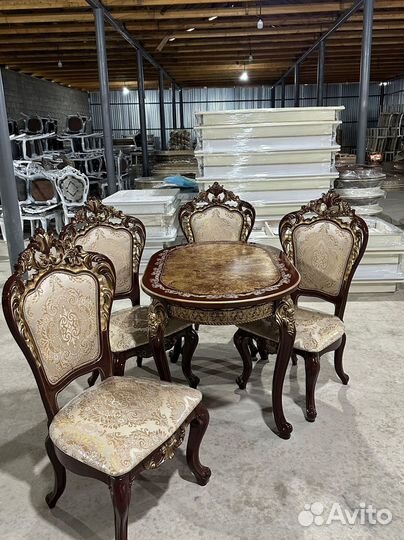 Стол и стулья в гостиную. В наличии