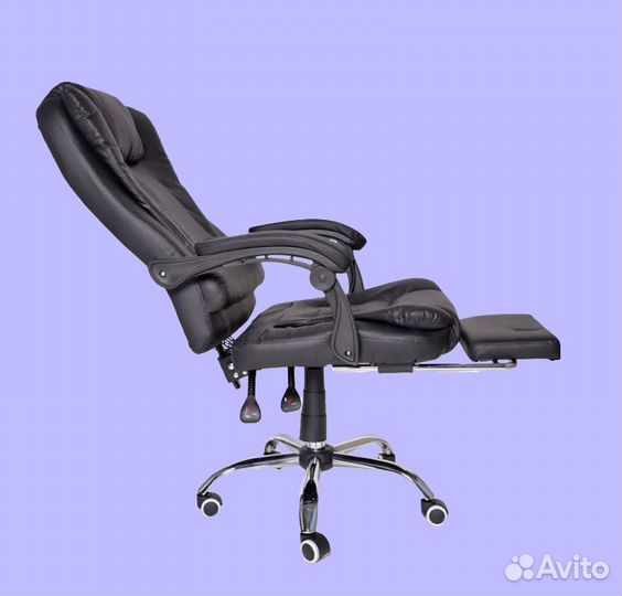 Офисное кресло с подножкой