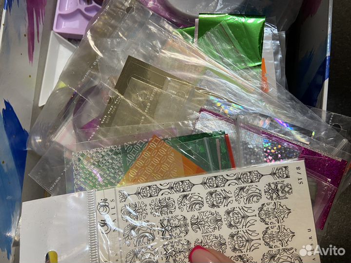 Огромная коробка дизайнов для маникюра